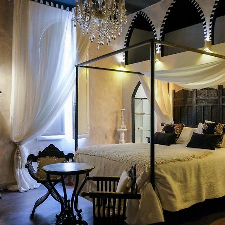 Les Chambres De Amelie B&B Болоня Екстериор снимка