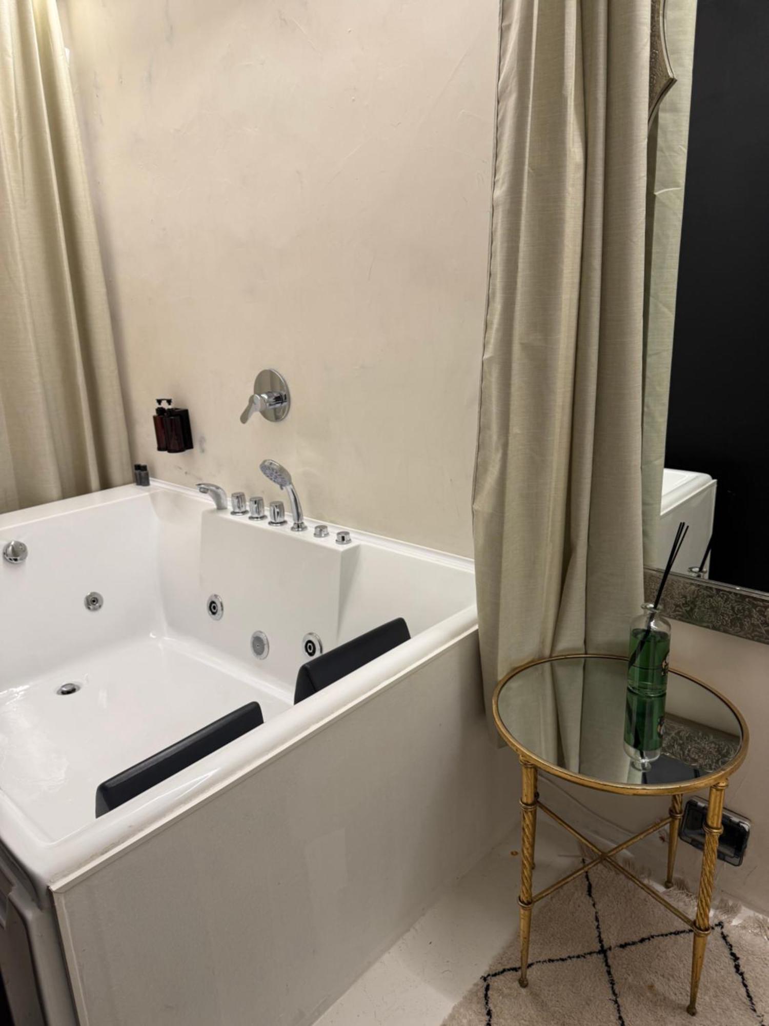 Les Chambres De Amelie B&B Болоня Екстериор снимка