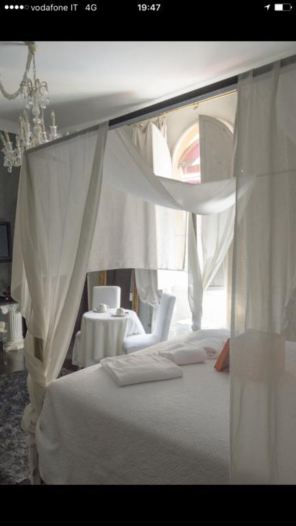 Les Chambres De Amelie B&B Болоня Екстериор снимка